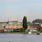 Gr8 Riverside Otel