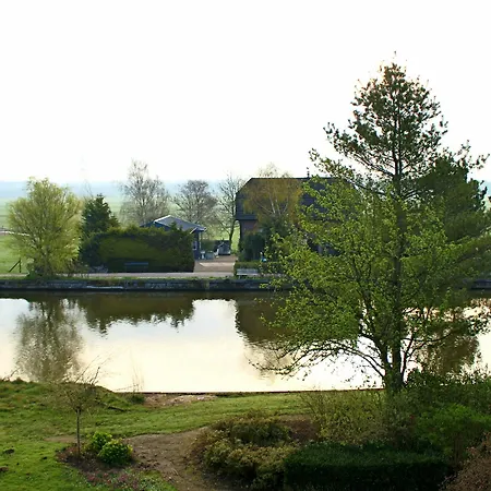 Gr8 Riverside Отель