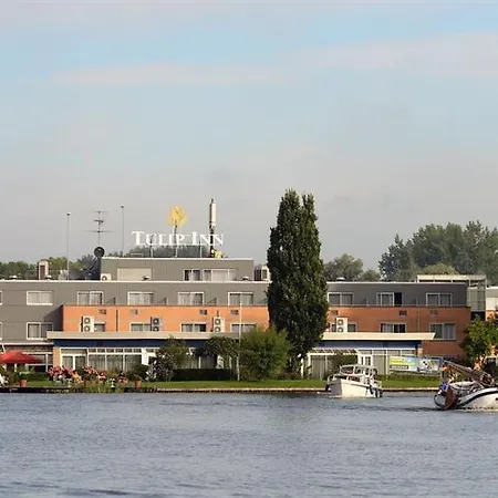 Gr8 Riverside Отель